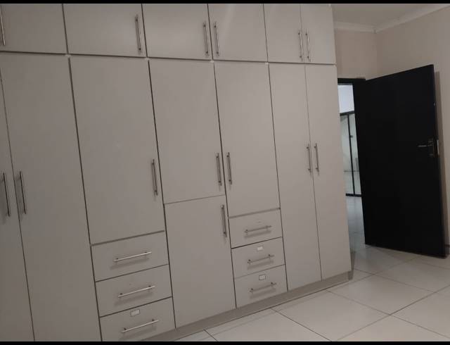5 BEDROOM FREESTANDING FOR SALE IN FLAMWOOD